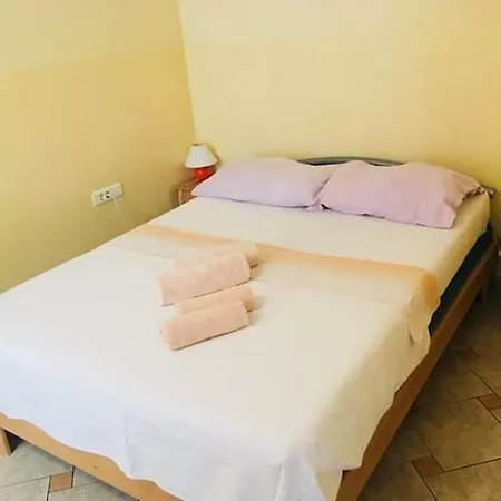 מלון דירות Djura